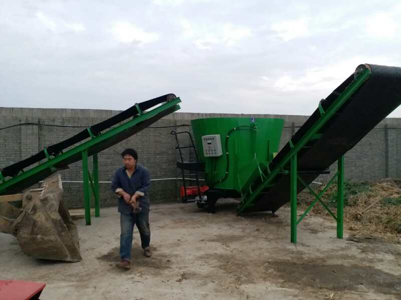 內蒙古某公司購買(mǎi)青貯取料機